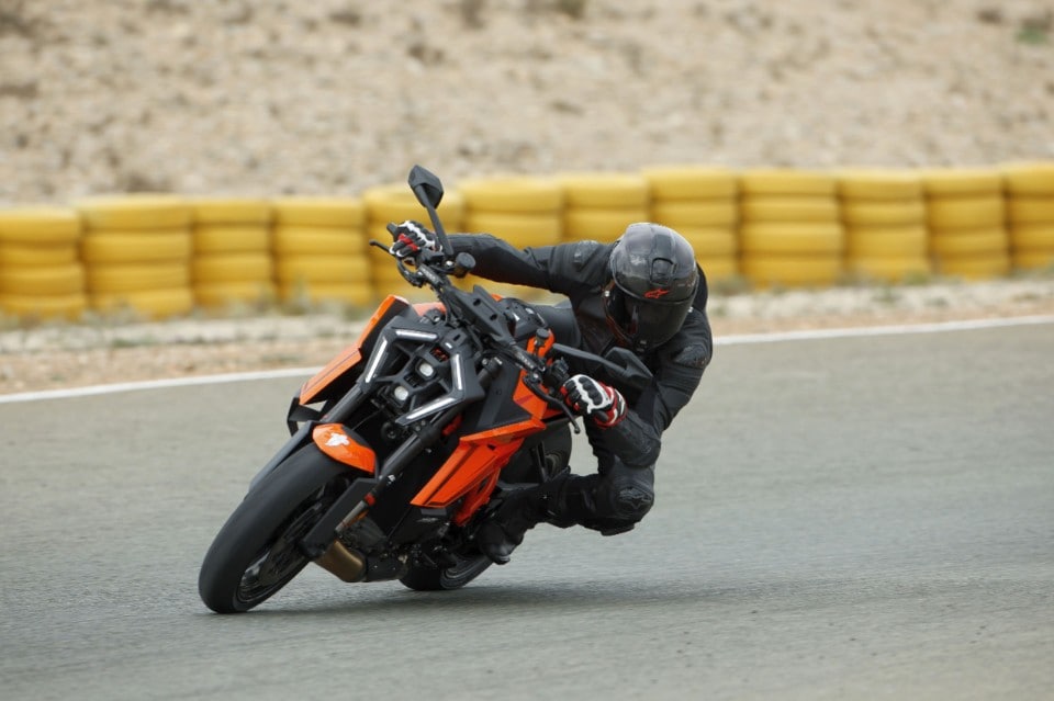KTM 1390 Super Duke: toro scatenato! +VIDEO+